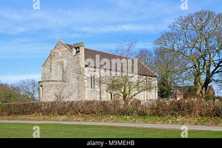 Una vista della chiesa parrocchiale di San Nicola da sud-ovest a Dilham, Norfolk, Inghilterra, Regno Unito, Europa. Foto Stock
