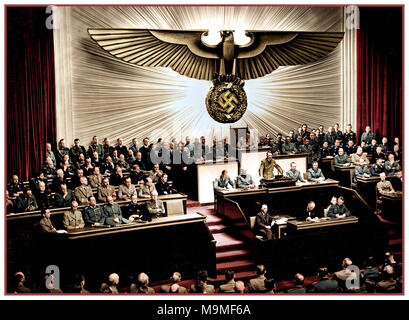 1940's Vintage WW2 Adolf Hitler offre un discorso a Kroll Opera House per gli uomini del Reichstag in materia di Roosevelt e la guerra nel Pacifico, dichiarando guerra agli Stati Uniti. Berlin 1941 Foto Stock