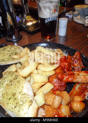 Pub inglese platter di stile spagnolo Tapas Foto Stock