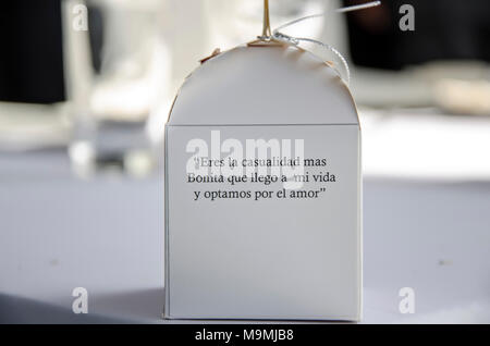 Scatole con messaggi decorativo per matrimonio Foto Stock