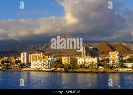 Hotel sulla costa di Los Cristianos, Tenerife, Isole Canarie, Spagna Foto Stock