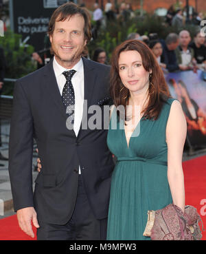 Londra, Inghilterra - MARZO 27: Bill Paxton, Louise Newbury assiste il 'Titanic 3D' in prima mondiale al Royal Albert Hall il 27 marzo 2012 a Londra, Inghilterra Persone: Bill Paxton, Louise Newbury Foto Stock