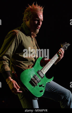 WEST PALM, FL - 08 dicembre: Brad Arnold e Matt Roberts di 3 porte eseguire presso il Sound Advice Ampetheater Dicembre 8, 2005 in West Palm , Florida , persone: Matt Roberts Foto Stock