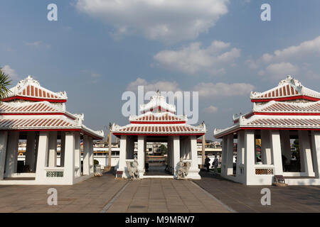 Sala Tha Nam, stile cinese padiglioni, Wat Arun, Alba tempio, Bangkok Yai, Bangkok, Thailandia Foto Stock