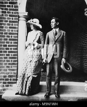 VIRGINIA WOOLF e futuro marito Leonard Woolf in un impegno foto in 1912 Foto Stock