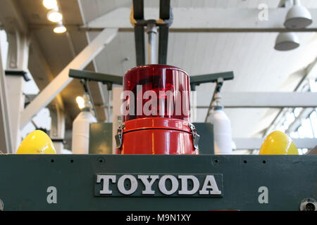 Traduzione: Toyota (precedentemente noto come 'Toyoda') è iniziato come una azienda di produzione di telaio/macchine tessili. Prese al Museo Commemorativo di industria e tecnologia Foto Stock