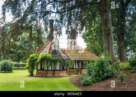 La regina Victoria's Tea House, un mattone pavilion edificio costruito nel 1869 da motivi di Frogmore House sulla Frogmore station wagon, Windsor, Regno Unito Foto Stock