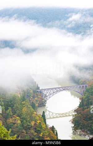 Autunno Autunno fogliame Fukushima primo ponte View Point daiichi kyouryou in Mishima Fukushima Giappone Foto Stock