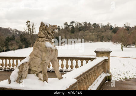 Il XVIII secolo Blaise neoclassico Castle House, north Bristol, coperto di neve. Esso è ora un museo. Foto Stock