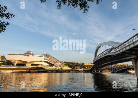 Il Musée des Confluences è un science center e il Museo di antropologia che si è aperto il 20 dicembre 2014 a Lione, in Francia. Foto Stock