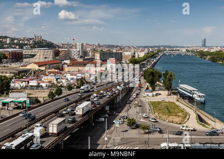 Vista della città e del fiume Rodano dal Musée des Confluences, Lione, Francia Foto Stock