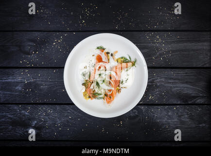 Leggermente il salmone salato con finocchio e Apple Foto Stock