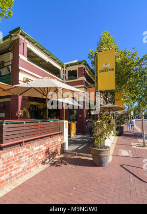 La Queens Tavern, un grande pub rustico lungo Beaufort Street, Highgate, Perth, Western Australia Foto Stock