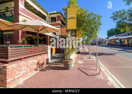 La Queens Tavern, un grande pub rustico lungo Beaufort Street, Highgate, Perth, Western Australia Foto Stock