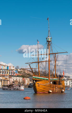 Il Matteo di Bristol l'utilizzo del motore di prendere i turisti intorno al porto di galleggiante. Foto Stock