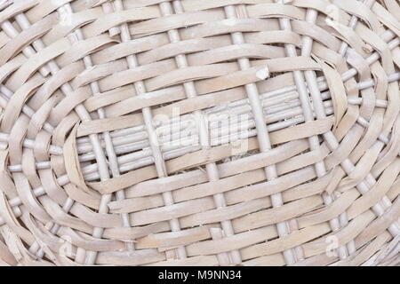 Modello del cesto in vimini per lo sfondo. Bianco cesto in vimini. Foto Stock