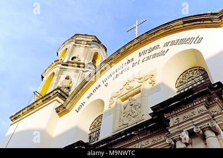 Costruita nel XVI secolo, la chiesa/tempio di Carmen de Abajo è stata dedicata a nostra Signora di Carmen ed è un sito patrimonio dell'umanità a Oaxaca, Messico. Foto Stock