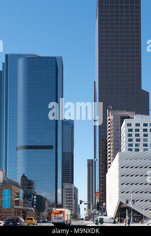 LOS ANGELES, CA - Marzo 15, 2018: Viwe di grattacieli nel quartiere degli affari nel centro della città di Los Angeles il 15 marzo 2018, Los Angeles, CA Foto Stock
