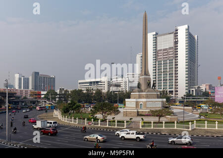 La colonna della vittoria, il Monumento della Vittoria, Ratchathewi, Bangkok, Thailandia Foto Stock