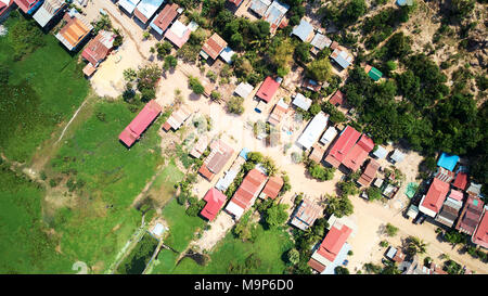 Drone vista aerea del tradizionale villaggio in Siem-Reap, Cambogia Foto Stock