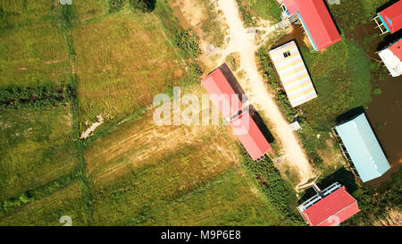 Drone vista aerea del tradizionale villaggio in Siem-Reap, Cambogia Foto Stock