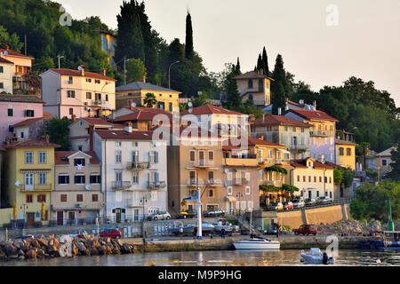 Villaggio di Pescatori, la luce del mattino, Moscenicka Draga, baia di Kvarner, Mare Adriatico, Istria, Croazia Foto Stock