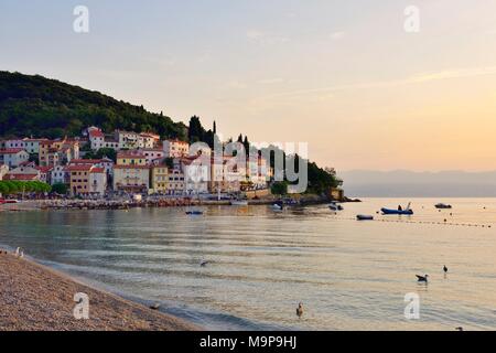 Villaggio di Pescatori, la luce del mattino, Moscenicka Draga, baia di Kvarner, Mare Adriatico, Istria, Croazia Foto Stock