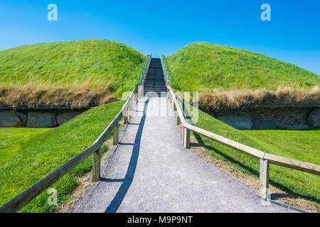 Passaggio del neolitico grave, Knowth,Patrimonio mondiale dell'Unesco, prehstoric Bru na Boinne, Irlanda Foto Stock