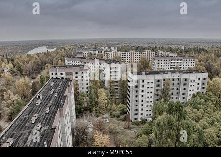 Case abbandonate, città fantasma nella regione di Chernobyl, Prypyat, Oblast di Kiev, Ucraina Foto Stock