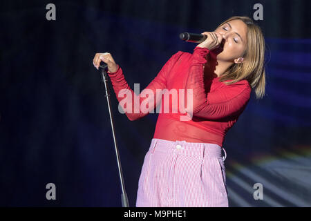 Brighton, Regno Unito. 27 Mar, 2018. Julia Michaels il supporto di Niall Horan presso il Centro di Brighton su Marzo 27th, 2018 Brighton. In Inghilterra. Credito: Jason Richardson/Alamy Live News Foto Stock