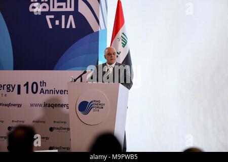 (180328) -- Bagdad, 28 marzo 2018 (Xinhua) -- Il primo ministro iracheno Haider al-Abadi parla durante la cerimonia di apertura dell'Iraq Energy Forum a Baghdad, Iraq, 28 marzo 2018. (Xinhua/Khalil Dawood) (SRB) Foto Stock