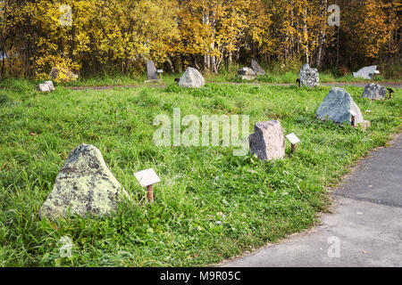 Apatity, Russia - 14 Settembre 2012: parco geologico della città di Apatity è situato sulla strada Fersman vicino l'esplorazione geologica expedition. Foto Stock