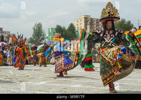 Tradizionale danza Tsam durante un festival della cultura, Mongolia Foto Stock