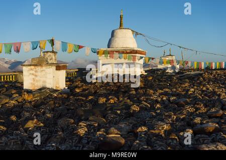 Lago Manosarowar, Chiu monastero può 2017 | Utilizzo di tutto il mondo Foto Stock