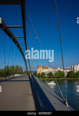 BASEl, SVIZZERA-Giugno 12 2017: Ponte di collegamento tra la Germania e la Francia. L'Europa. Foto Stock