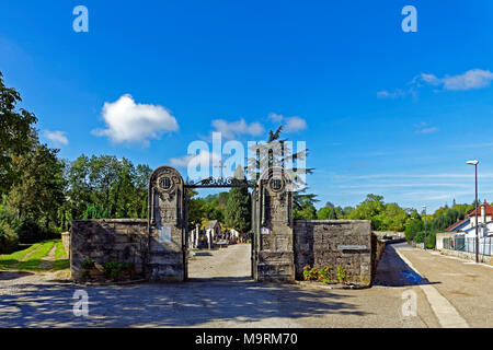 L'Europa, Francia, Giura (Francia - Comté), Arbois, Rue si Souvenier franc come Sharp, cimitero, storicamente storicamente, luogo di interesse turistico, tra Foto Stock