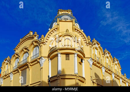 L'Europa, Francia, Auvergne, Vichy, Rue Georges Clemenceau, facciata di casa, architettura, decorazioni, dettaglio, edificio, luogo di interesse, turismo Foto Stock