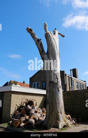 Un tronco di albero in cui gli animali sono tagliati Foto Stock