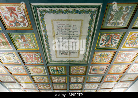 Soffitto a cassetta in una chiesa calvinista in Szenna, Ungheria. Foto Stock