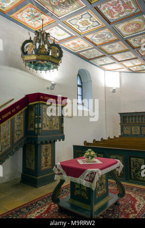 Soffitto a cassetta in una chiesa calvinista in Szenna, Ungheria. Foto Stock