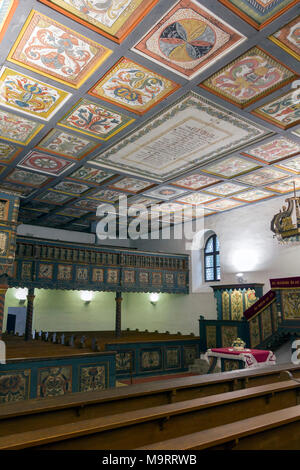 Soffitto a cassetta in una chiesa calvinista in Szenna, Ungheria. Foto Stock