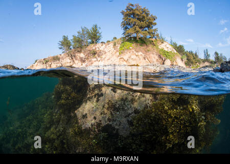 Split shot in corrispondenza della punta del Borneo, Kudat, Sabah, Malesia, Borneo Foto Stock