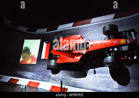 Racing legends attrazione nel parco dei divertimenti di Ferrari World a Yas Island di Abu Dhabi, Emirati arabi uniti, 2012-11-28 Foto Stock