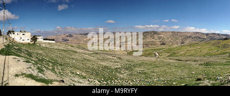 Composite ad alta risoluzione vista panoramica dal plateau off la riserva di Dana Dana Riserva, un oltre 1000 metri, profonda valle tagliato nel sud-occidentale di m Foto Stock