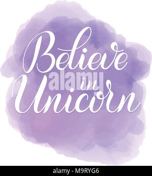 Unicorn vettore carino scritte e illustrazione. Credo in unicorns lettering. Scheda, poster e t-shirt design. Illustrazione Vettoriale