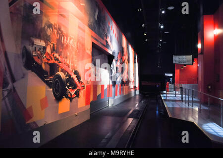 Racing legends attrazione nel parco dei divertimenti di Ferrari World a Yas Island di Abu Dhabi, Emirati arabi uniti, 2012-11-28 Foto Stock