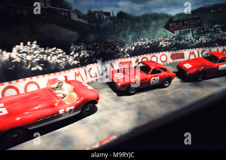 Racing legends attrazione nel parco dei divertimenti di Ferrari World a Yas Island di Abu Dhabi, Emirati arabi uniti, 2012-11-28 Foto Stock