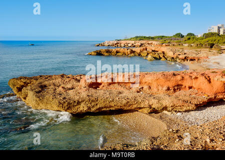 Una vista della Playa del Moro Spiaggia di Alcossebre, in Costa del Azahar, Spagna Foto Stock