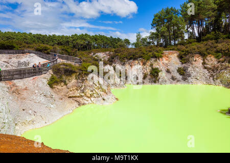 Nuova Zelanda WAI-o-tapu thermal wonderland rotorua i diavoli bagno nuova zelanda waiotapu Rotorua Nuova Zelanda Foto Stock