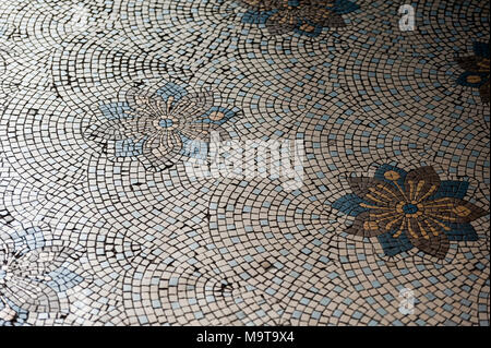 Il pavimento della Catedral Metropolitana de Buenos Aires è coperto con stile veneziano di mosaici progettato dall'italiano Carlo Morra Foto Stock